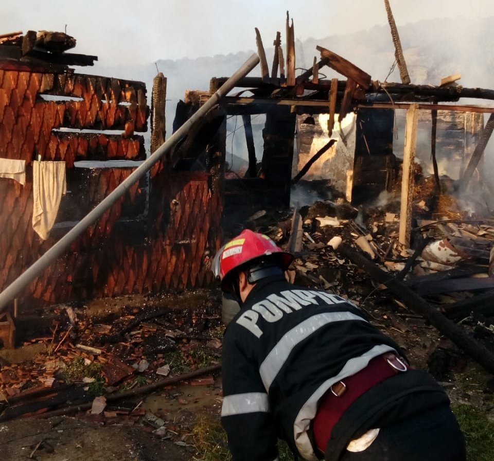 Incendiu stins de ISU Arad la Valea Mare