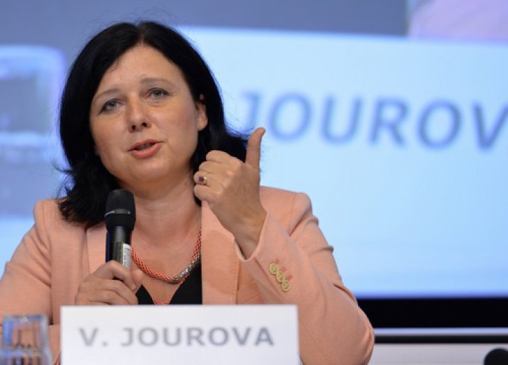 Comisarul european pentru Justiţie cere Guvernului să regândească reforma sistemului judiciar