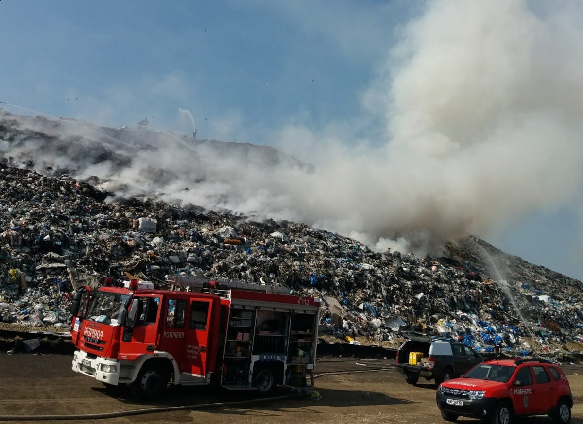 Incendiu la groapa de gunoi a Aradului (FOTO)