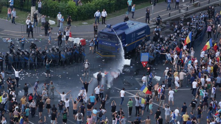 Parchetul General a verificat muniţia folosită de Jandarmerie la protest: grenade, cartuşe, gaze