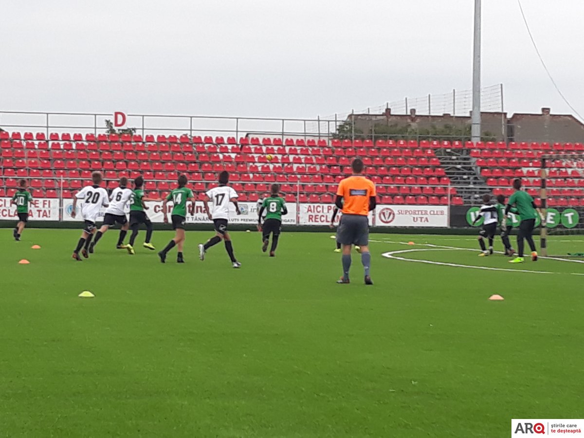 Opt echipe de juniori D, U13, au evoluat ieri și astăzi pe terenul Motorul, pe o vreme numai bună de fotbal în prezența a numeroși părinți.