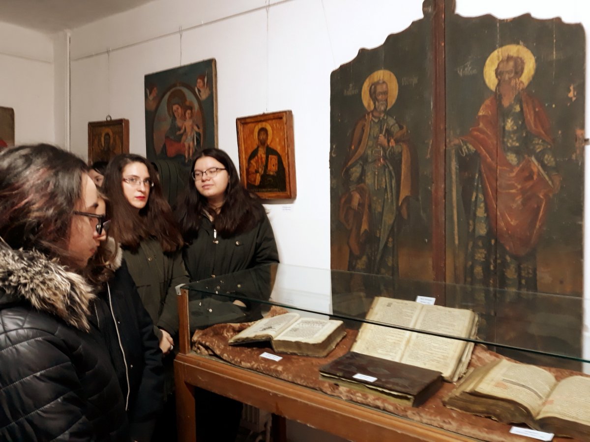 ”Expoziție de icoane și carte veche bisericească din colecția Ștefan Crișan a Complexului Muzeal Arad” la Muzeul orașului Lipova