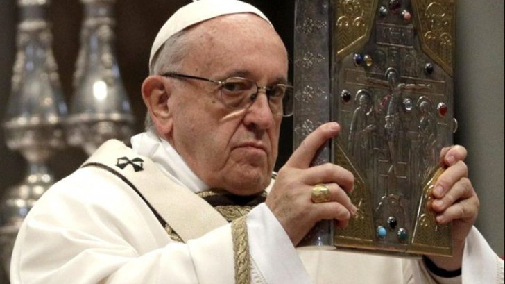 Papa Francisc a ajuns la Șumuleu-Ciuc. Zeci de mii de pelerini l-au primit cu aplauze