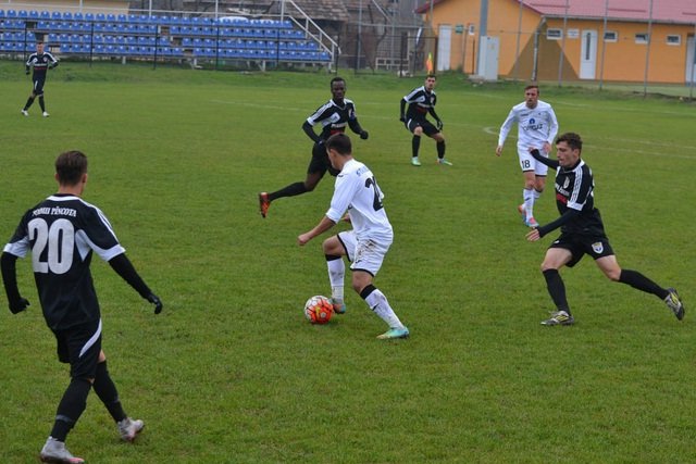 Au irosit prea uşor momentele decisive: Şoimii Pâncota - Universitatea Cluj 1-3