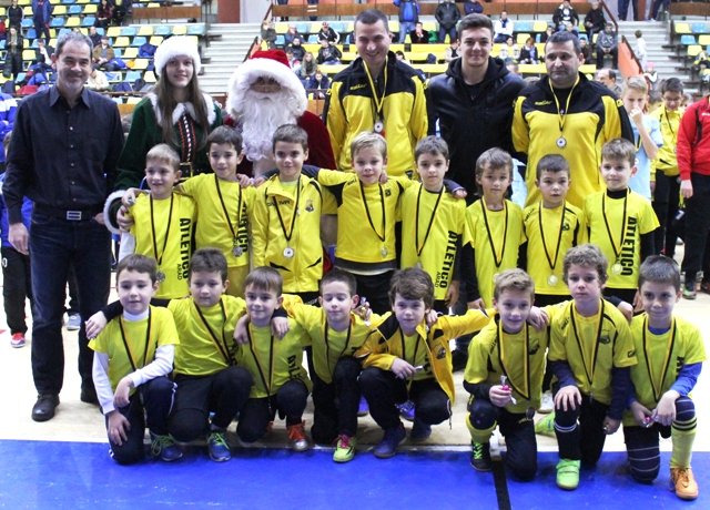 Peste 1.000 de copii participanţi la Cupa de Crăciun Atletico Arad