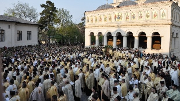 Câţi bani vor primi Bisericile din România. Vezi ce salarii vor avea preoţii