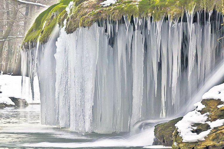 Minunea din Munții Aninei CASCADA BIGĂR a înghețat!
