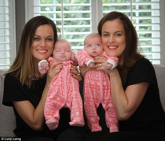 Femeia aceasta a născut gemeni, dar doctorii au fost șocați când au văzut-o pe sora ei! Șansele erau infime
