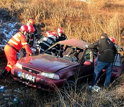 Accident rutier cu autoturism intrat în stâlp la Căpruța