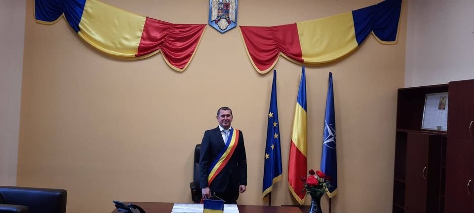 Profesorul Nicolae Dolha a depus jurământul și este noul primar al comunei Fântânele