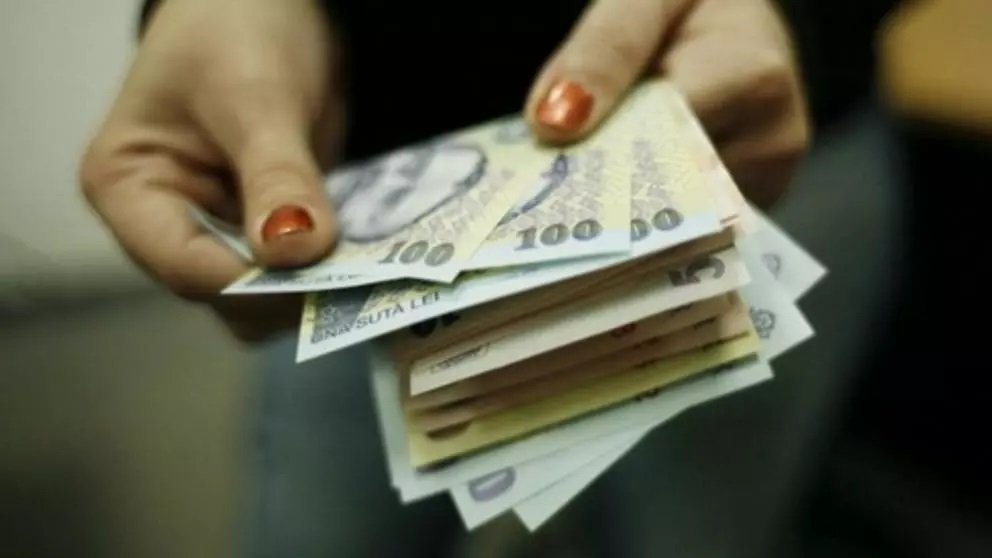 Cifre EXCLUSIVE de la Ministerul Muncii: Numărul românilor cu salariul minim a CRESCUT