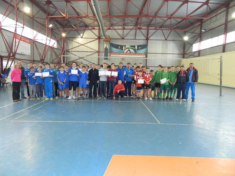 Şcoala Gimnazială ”Avram Iancu” - campioana Aradului la ONSŞ volei băieţi gimnaziu