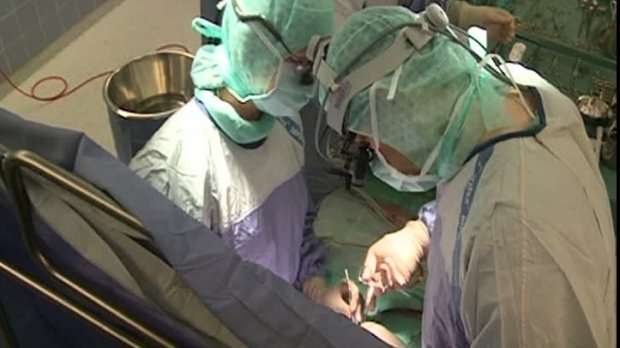 Caz halucinant într-un spital din România. Un doctor i-a tăiat gâtul unui coleg din spital cu bisturiul 