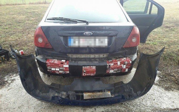 Polițiștii de frontieră timișeni i-au demontat unui sârb toată mașina (GALERIE FOTO)