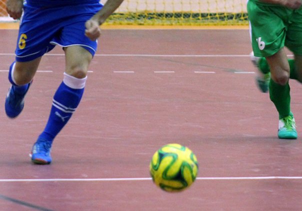 8 echipe se înfruntă duminică pentru supremaţia în Campionatul Judeţean de fotbal în sală al Aradului