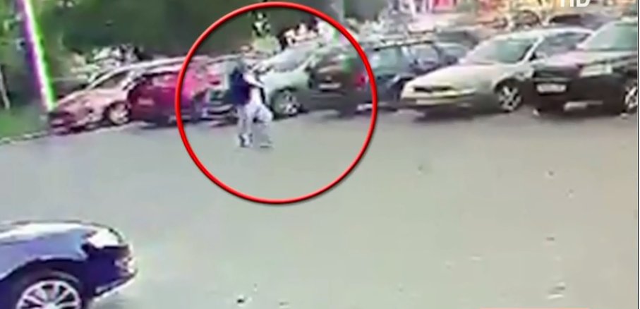 Bărbat suspect filmat de camerele de luat vederi după explozia de sâmbătă (VIDEO)