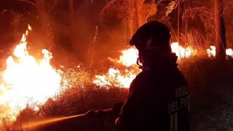 Incendii DEVASTATOARE în Grecia și în Turcia, România trimite ajutoare - Imagini apocaliptice, oameni salvați în ultima clipă