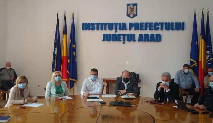 Aradul, dat exemplu la o videoconferinţă cu premierul, ministrul Sănătăţii şi managerii de spitale din România; Horea Timiş: „Urmează două luni de foc maxim”