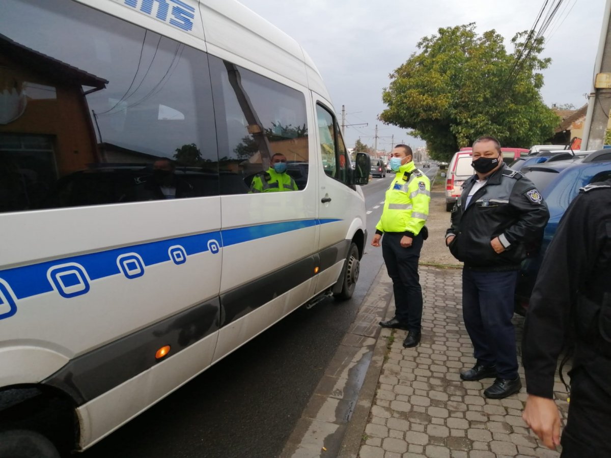 Reprezentanți DSP, polițiști locali și agenți ai IPJ Arad au făcut controale în mijloacele de transport și în stațiile de tramvai
