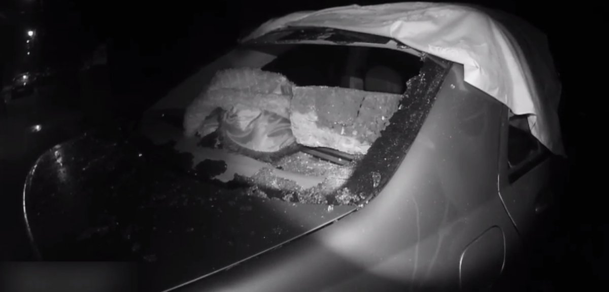 Un arădean i-a distrus autoturismul fostei iubite, după ce a și agresat-o (VIDEO)