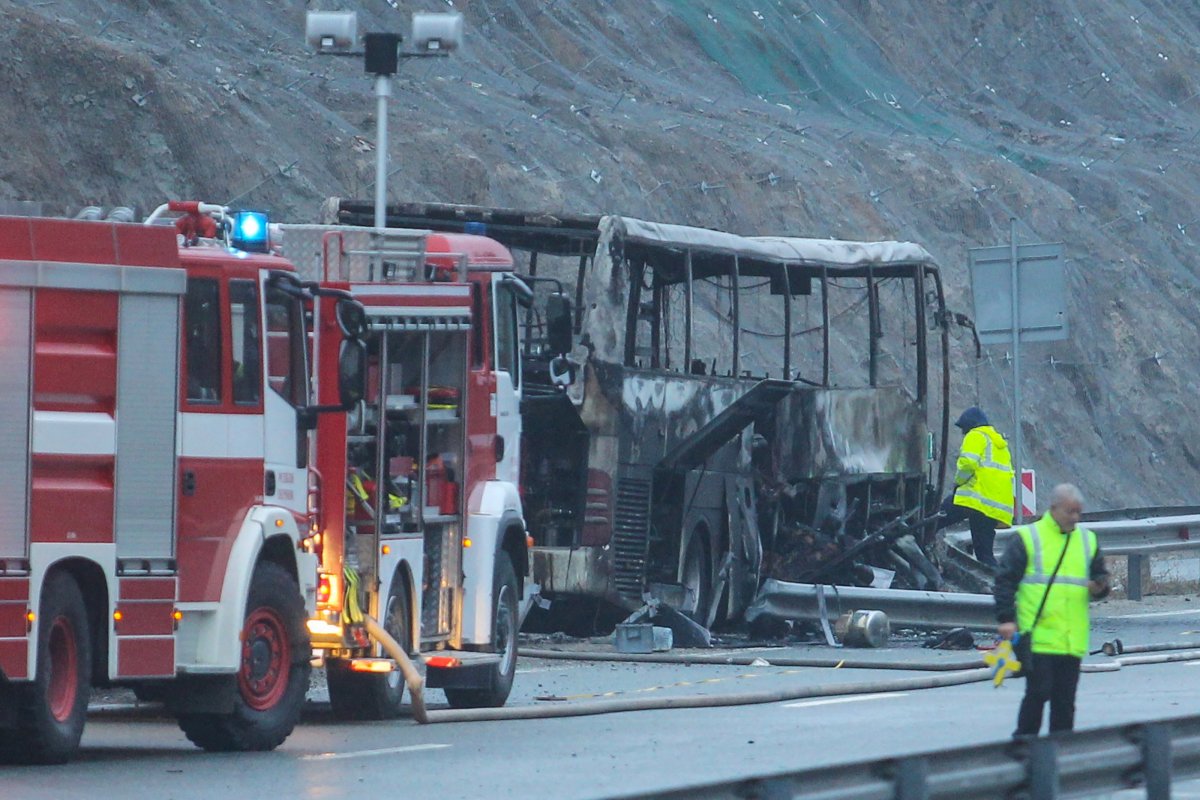 ÎNGROZITOR: Zeci de morţi într-un autocar care a luat foc în Bulgaria (FOTO şi VIDEO)