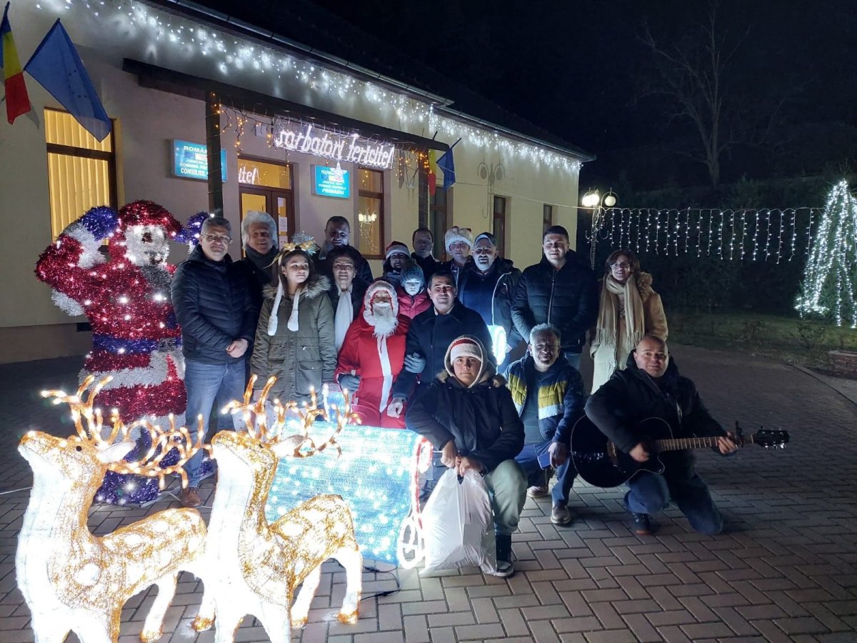 Moș Crăciun a ajuns și la copiii din comuna Fântânele (FOTO)