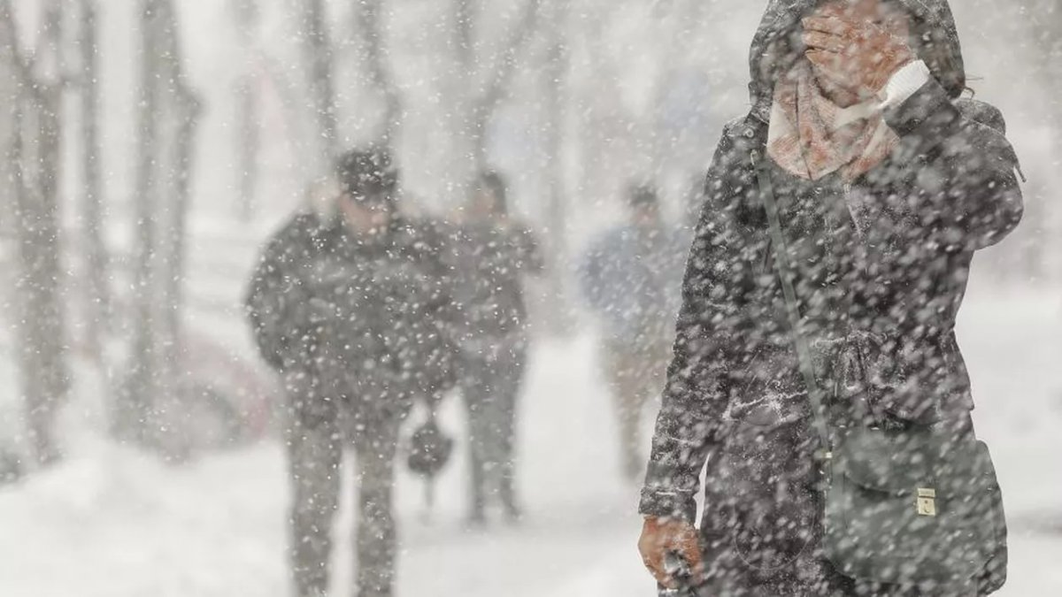Fenomene meteo EXTREME, în România: cod galben de ninsori abundente și POLEI - Zonele lovite puternic de viscol