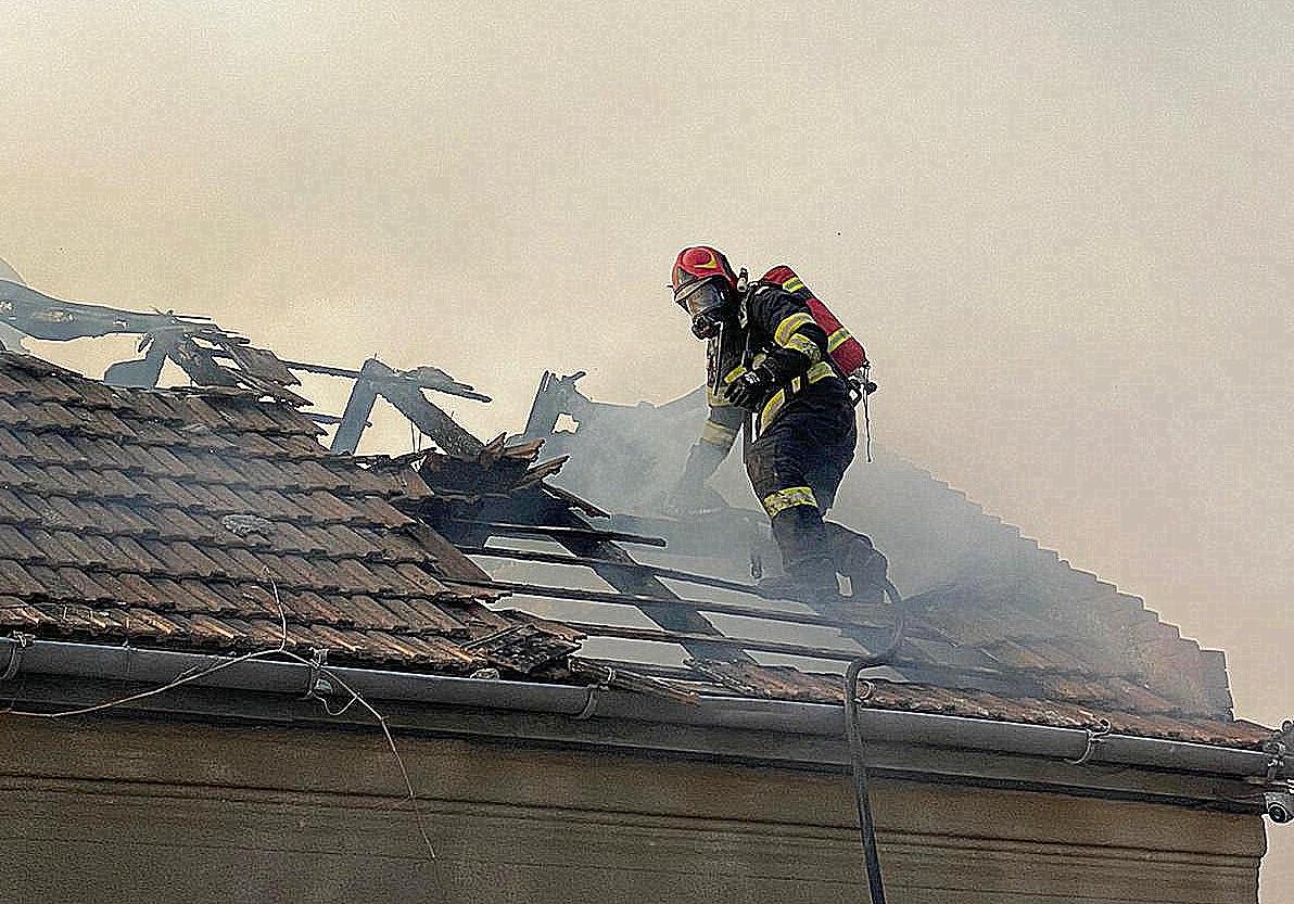 Incendiu la un imobil în Micălaca