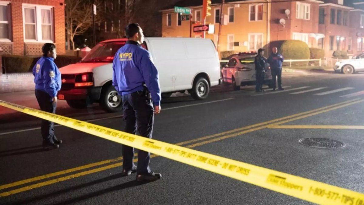 Atac armat în SUA. Un băiat de 12 ani și rudele sale, găsiți împușcați în mașină