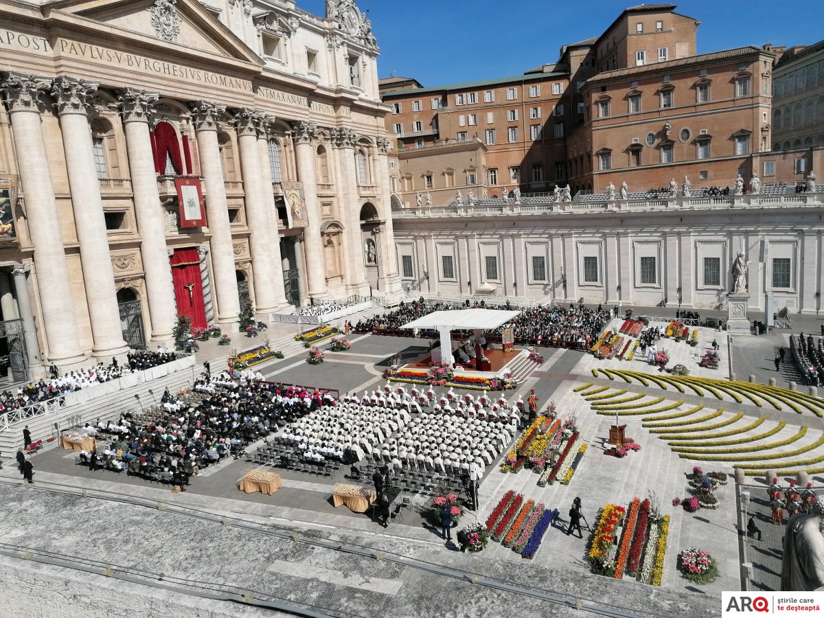După doi ani de restricții, Paștele Catolic a fost sărbătorit din nou în Piața Sfântul Petru din Vatican