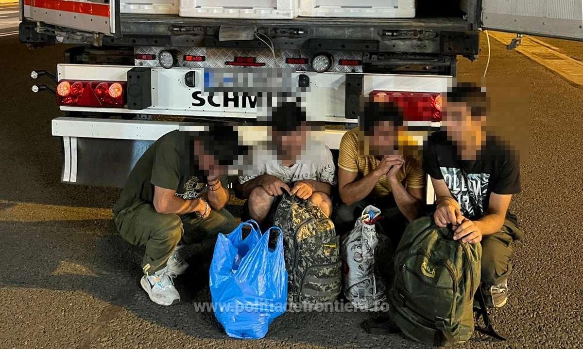 16 migranți intenţionau să treacă frontiera ilegal în Ungaria. 12 dintre aceștia, găsiți în portbagajele unor autoturisme