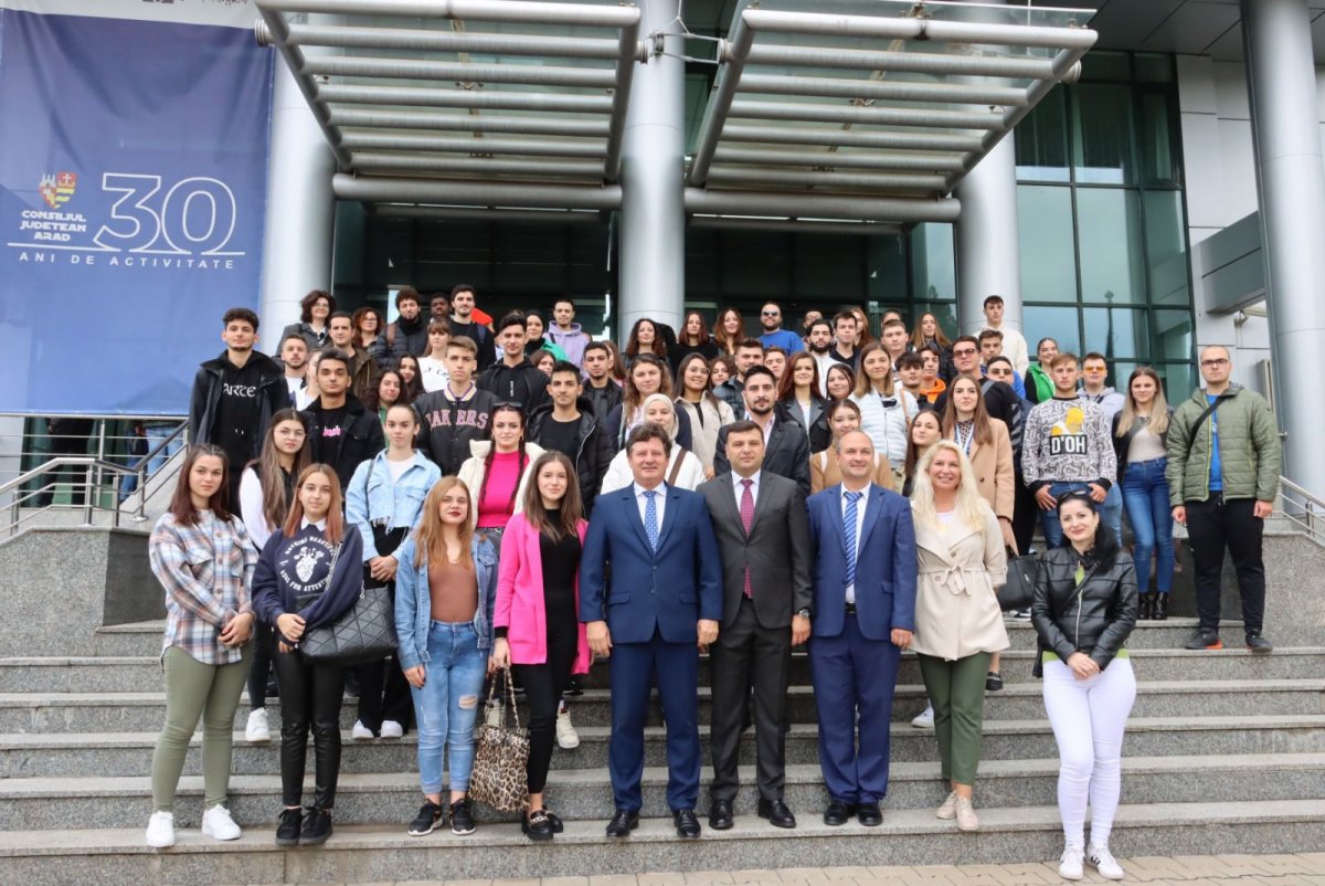  Studenții din anul I la Facultatea de Medicină, din cadrul UVVG Arad în vizită la Consiliul Județean Arad 