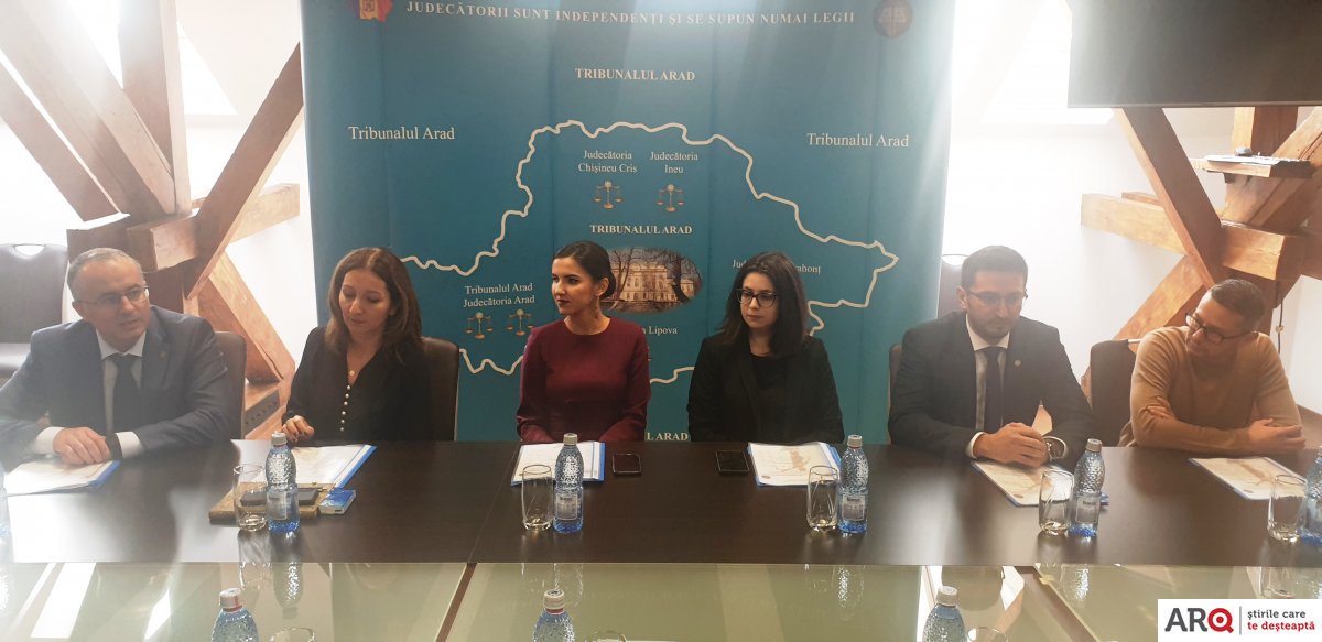 Conducerile Tribunalului şi Judecătoriei Arad prezentate în cadrul unei întâlniri cu presa desfăşurate de Ziua Europeană a Justiţiei Civile