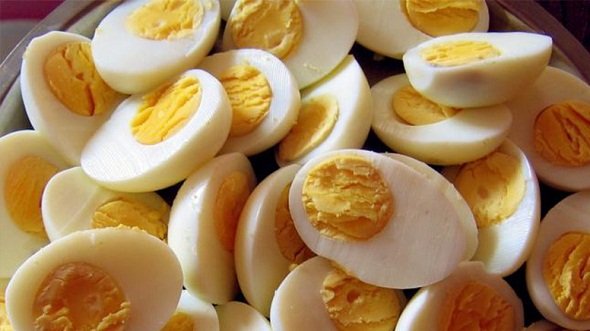 Știai ce se întâmplă în corp atunci când consumi zilnic câte un ou de găină?