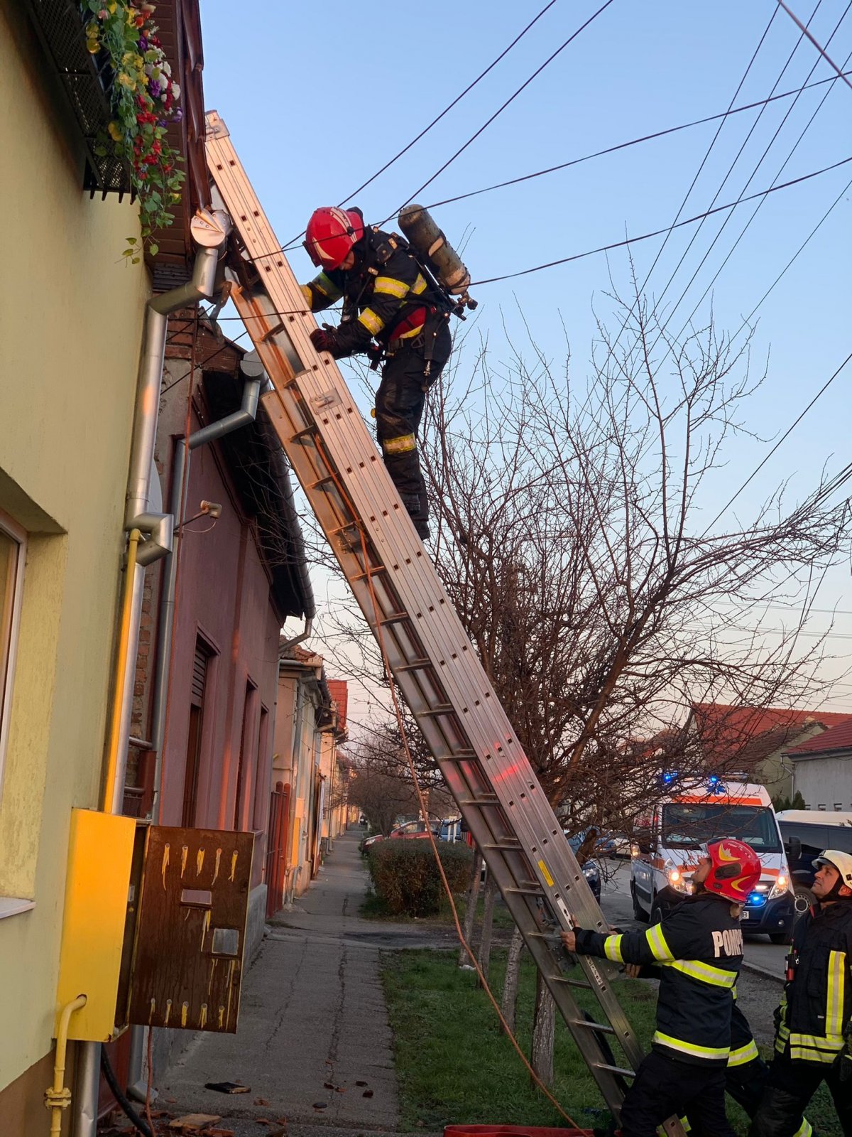 Incendiu la mansarda unei case particulare în municipiul Arad, strada Voievod Moga