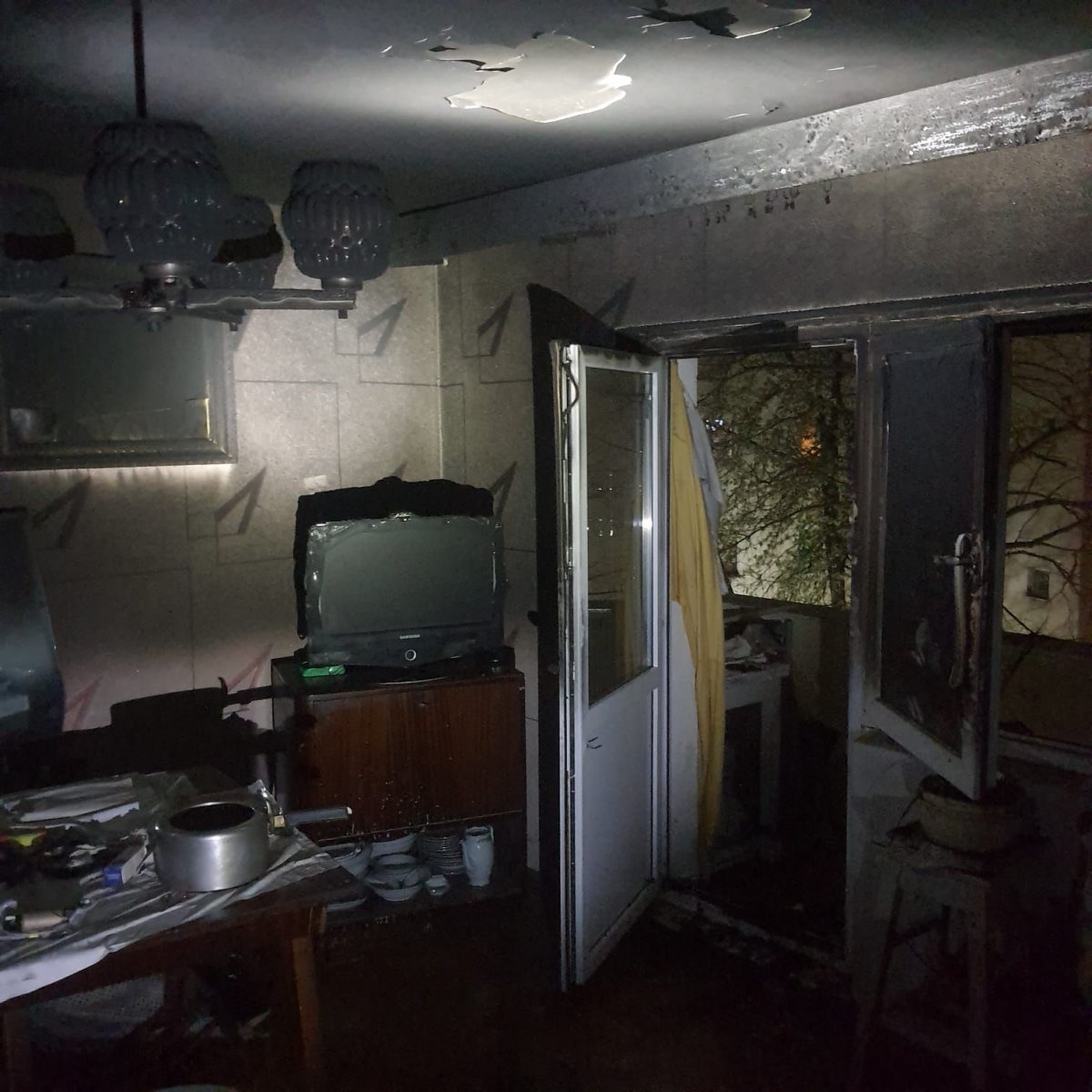  Incendiu la un apartament în municipiul Arad pe strada Prieteniei