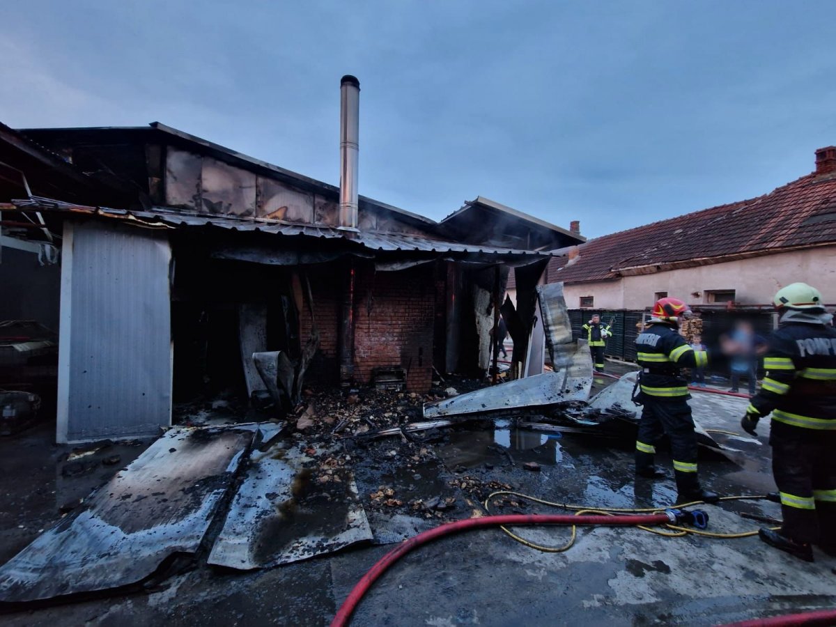 Incendiu izbucnit la o hală din localitatea Beliu