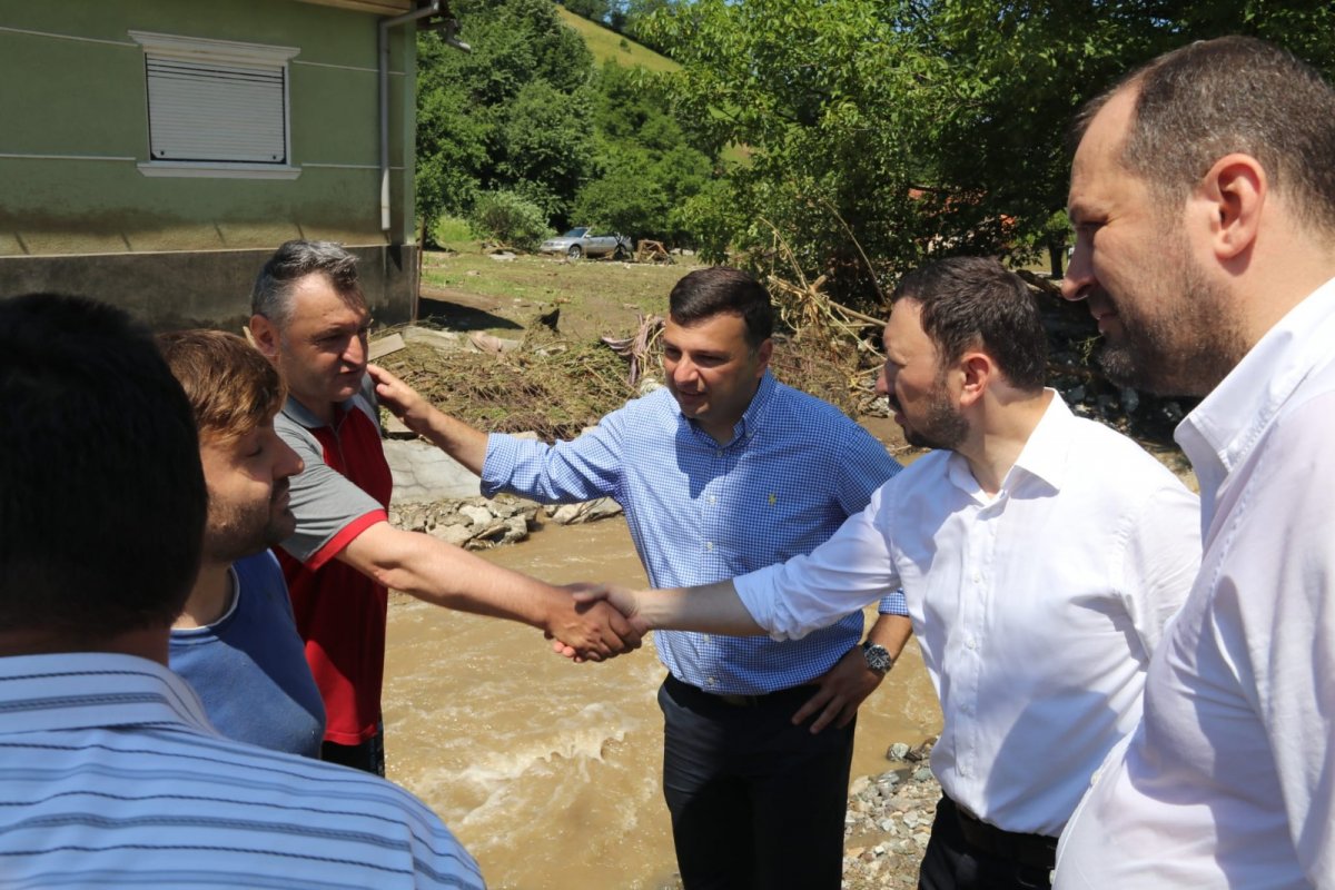 Autoritățile intervin la fața locului pentru oamenii din Brazii afectați de inundații (FOTO)