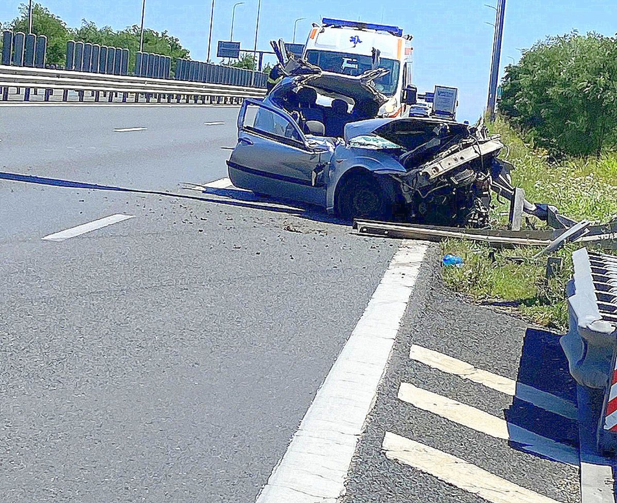 Accident cu Ford și doi răniți pe Autostrada A1 Arad - Timișoara