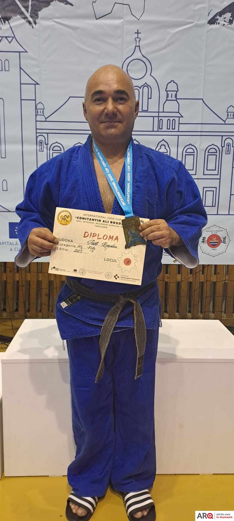 Un observator de joc de la AJF Arad a luat premiul I la un concurs de judo .