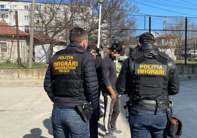 21 de persoane din Bangladesh şi Maroc, îndepărtate din România sub escortă