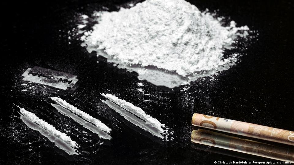 Percheziții la traficanți de droguri care acționau în Arad și Timiș