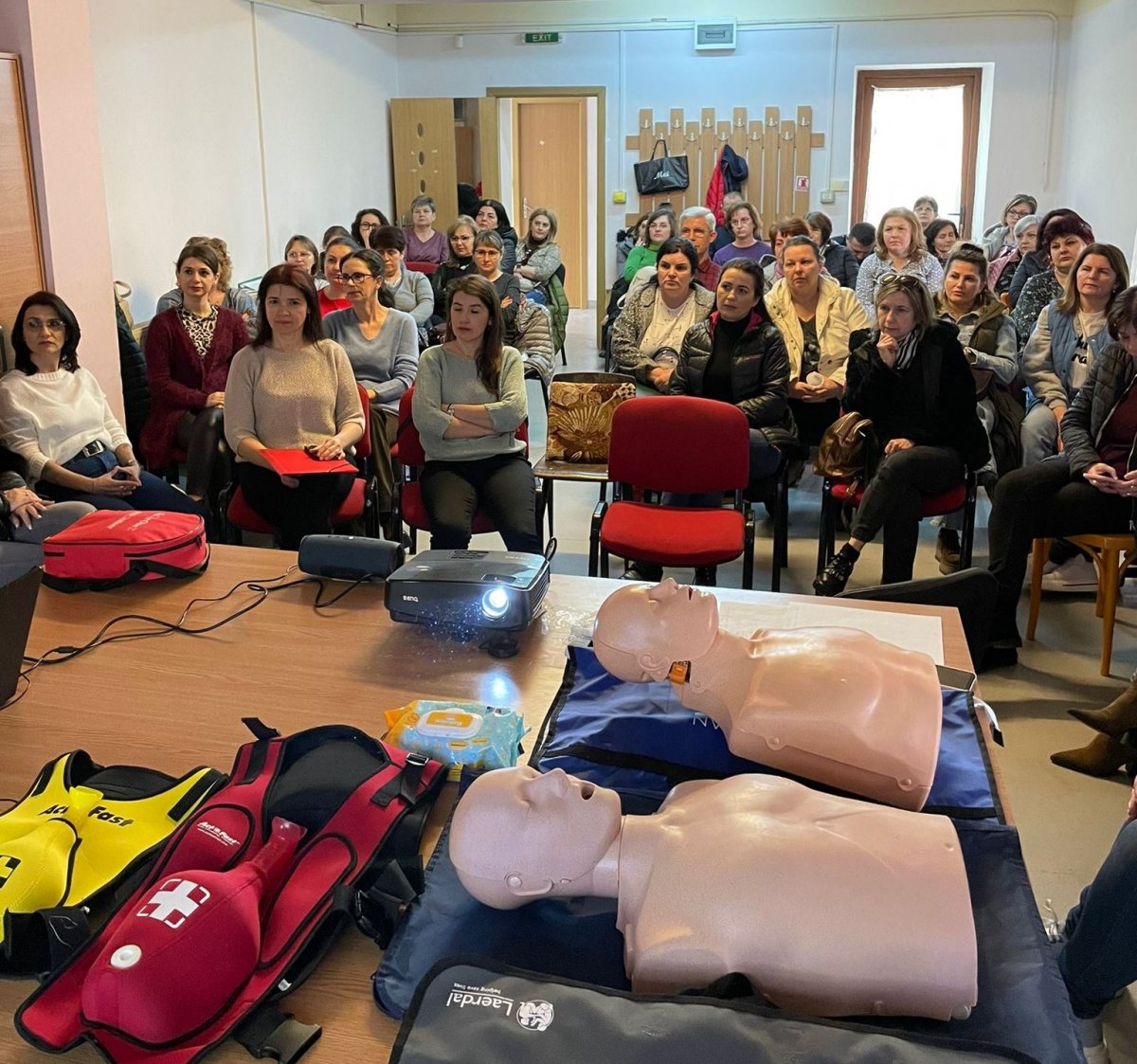 Sesiuni de training organizate de DAS Arad împreună cu Asociația voluntarilor pentru situații de urgență și protecție civilă (FOTO)