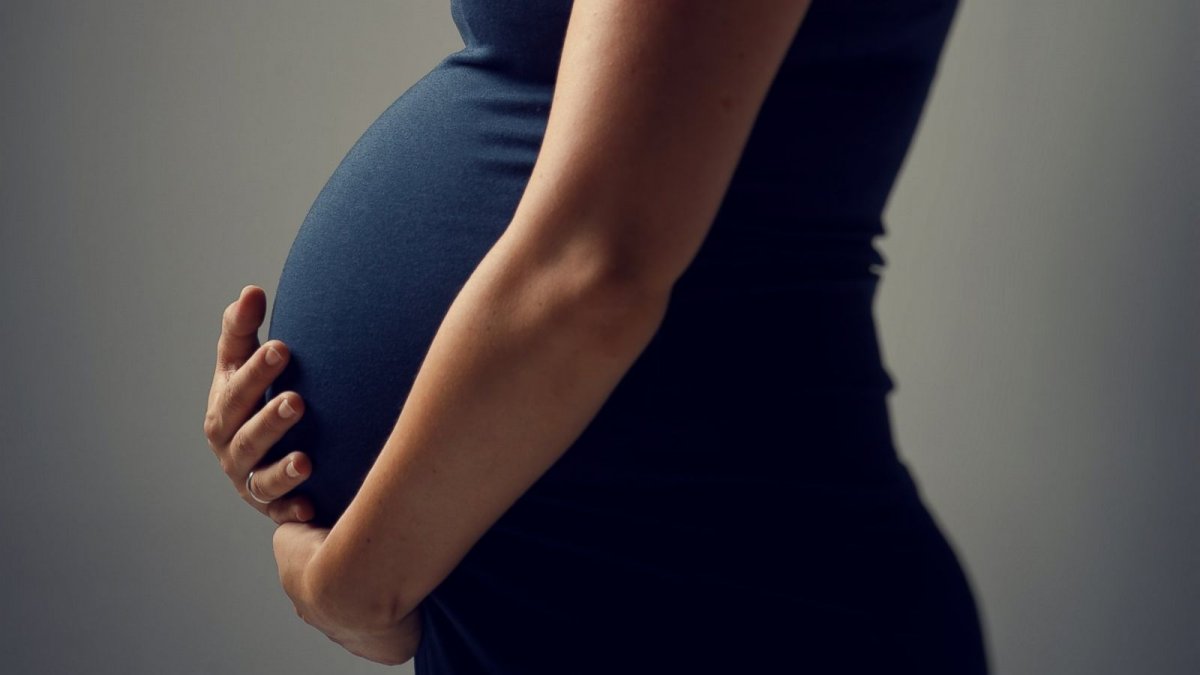 Doctorii surprinşi când şi-au dat seama cum a rămas însărcinată. Nu mai avusese relaţii intime normale de luni bune, însă practică ASTA