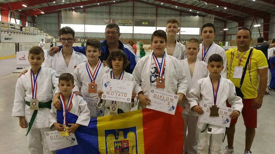 Program încărcat, dar şi medalii, pentru judoka CSŞ Gloria pe „traseul”: Bosnia - Cehia - Timişoara