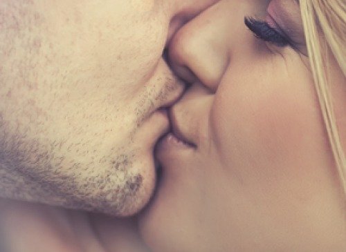 Șapte beneficii ale unui sărut pentru sănătate