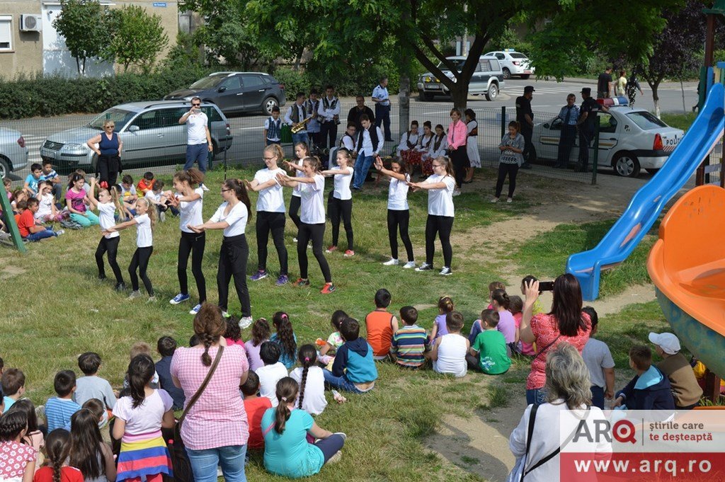 Voluntarii SEV ai Asociaţiei Sirinia au organizat evenimentul „Punti intre inimi” în parcul din cartierul Alfa