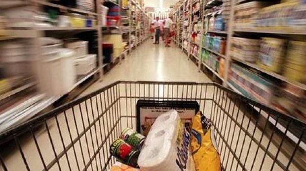 Klaus Iohannis a promulgat legea care obligă magazinele să aibă 51% produse româneşti