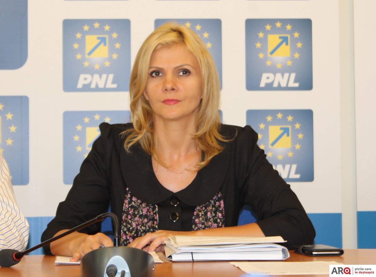 Claudia Boghicevici: Salarii mai mari pentru 5000 de bugetari