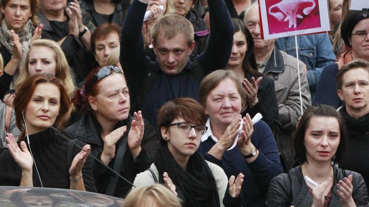 Protest în negru. Femeile din Polonia spun 